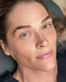 PMU Praha Pudrové obočí